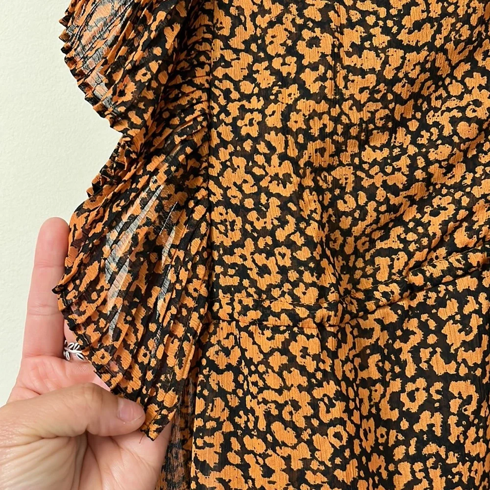 Topshop Animal Print Sheer Plisse Top Size 6 - Picture 6 of 8